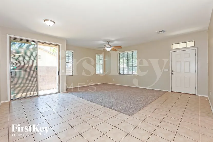 3 bed, 2.0 bath, 1355 sqft, $2,240 — Photo 2