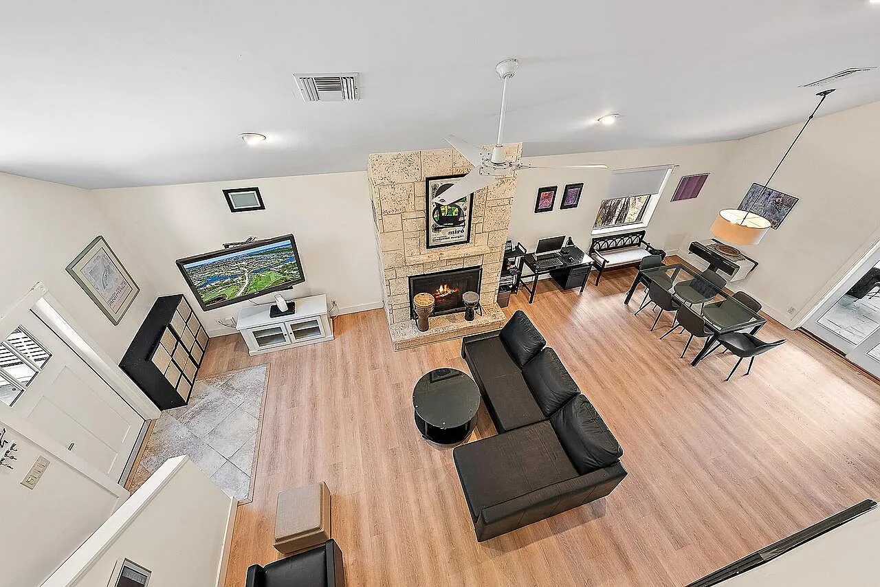 3 bed, 2.0 bath, 1598 sqft, $4,200 — Photo 1