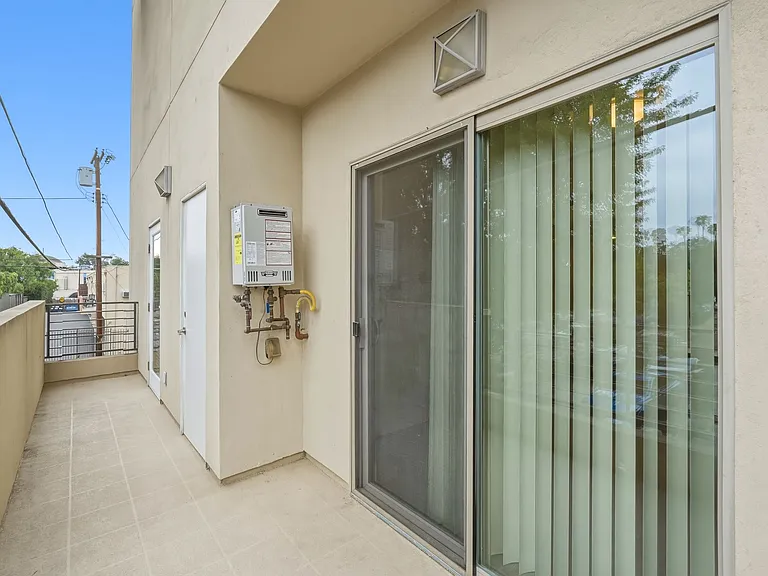 11305 Moorpark St #1 — Photo 25
