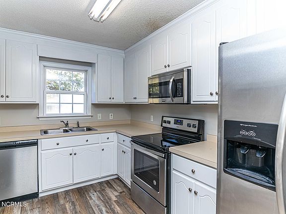 4th image of 419 Twin Creeks Dr