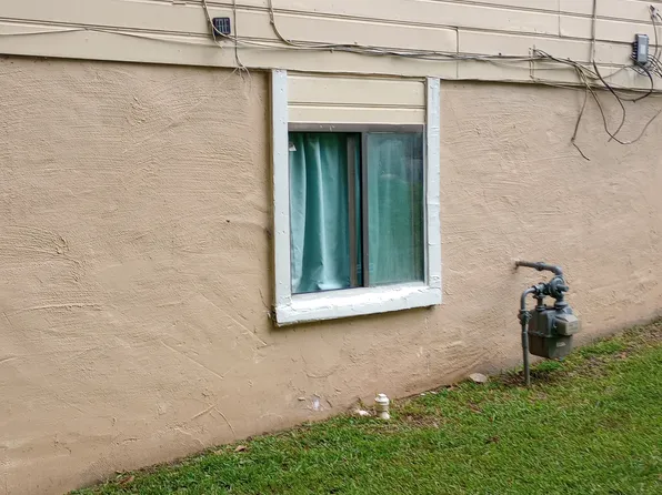 240 Lola Ln, Lilburn, GA 30047