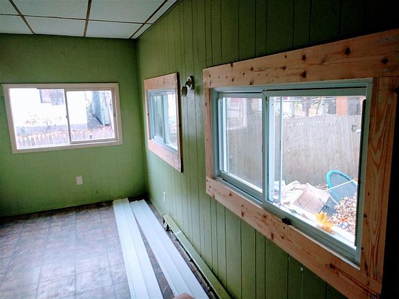 2nd image of 47 6th Ave