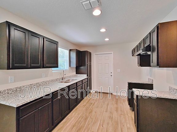 3rd image of 422 Smith St