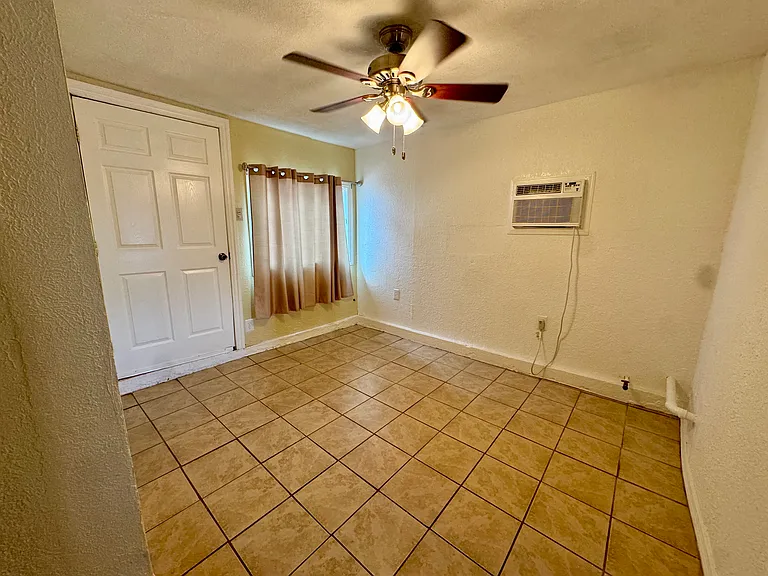 708 W Missouri Ave #B — Photo 6