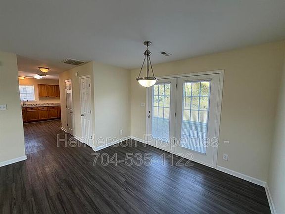 5th image of 127 Cora Ln