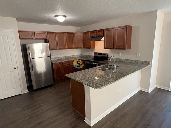 4th image of 8007 Stuart Ave