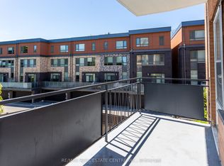 371 Lakeshore Rd W #205, Mississauga, ON L5H 1H4