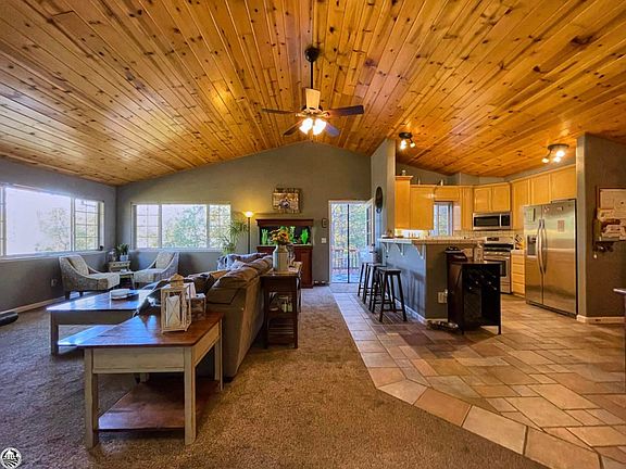 4th image of 22636 Spruce Dr