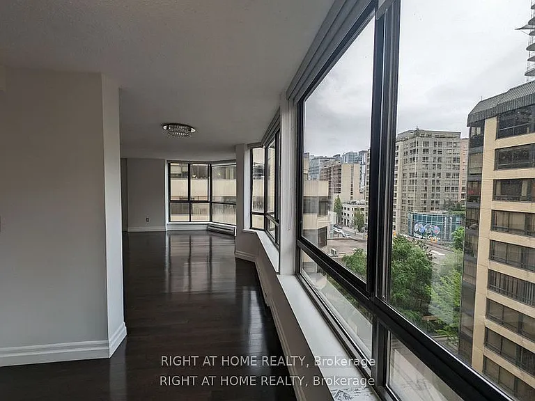 280 Simcoe St #807 — Photo 7