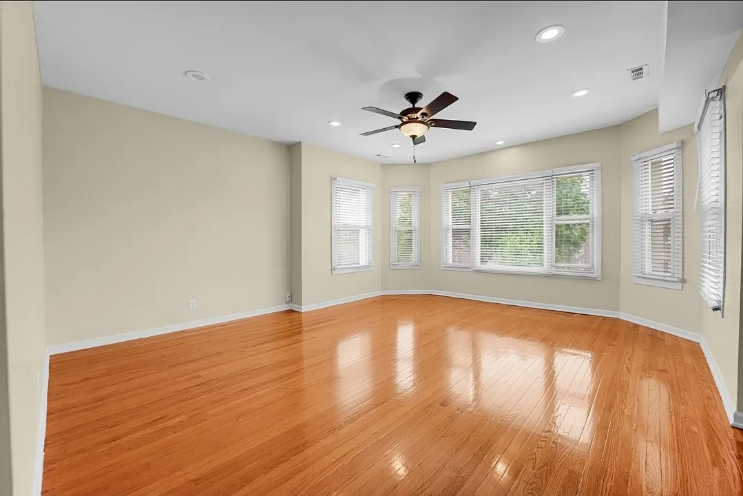 3 bed, 1324 sqft, $1,850 — Photo 1