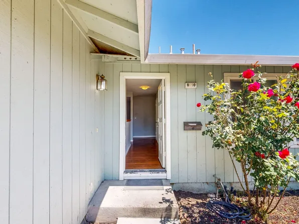 8690 Lords Manor Way, Rohnert Park, CA 94928