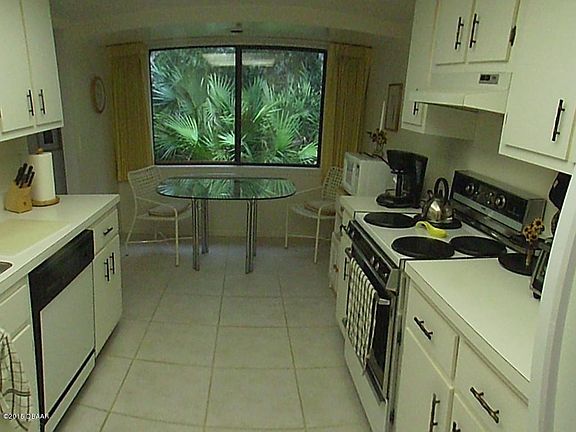 5th image of 224 Canterbury Cir