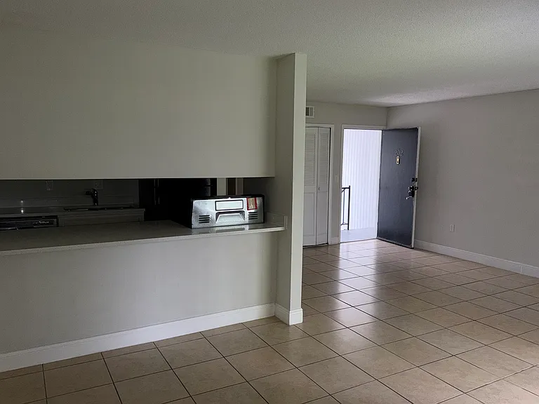 5317 Curry Ford Rd #202-M — Photo 2