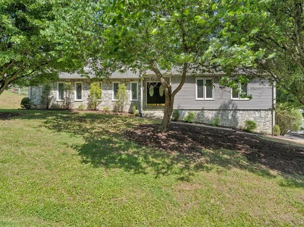 4275 Toddsbury Dr, Vinton, VA 24179