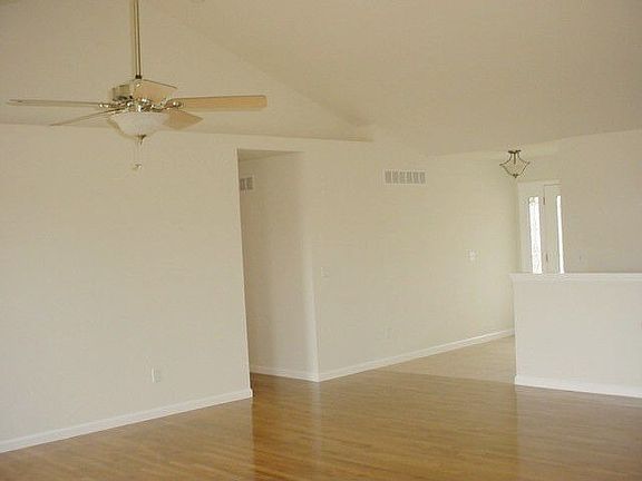 GREAT ROOM - Wood Floor