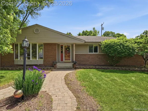 21156 Robinson St, Farmington Hills, MI 48336