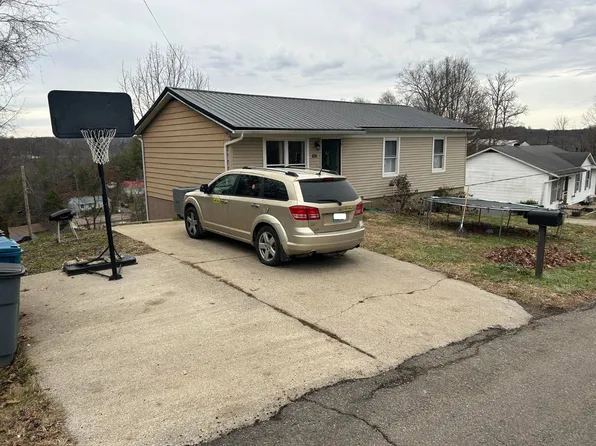 1637 Booth Quillen Rd, Ashland, KY 41102