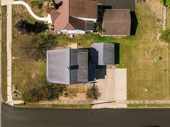 3rd image of 107 Mansfield Ave