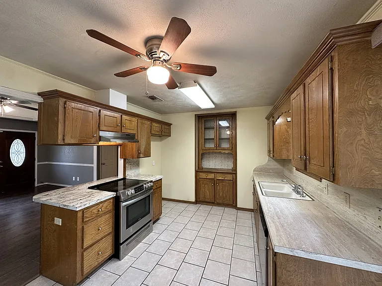 3811 Elizabeth St — Photo 5