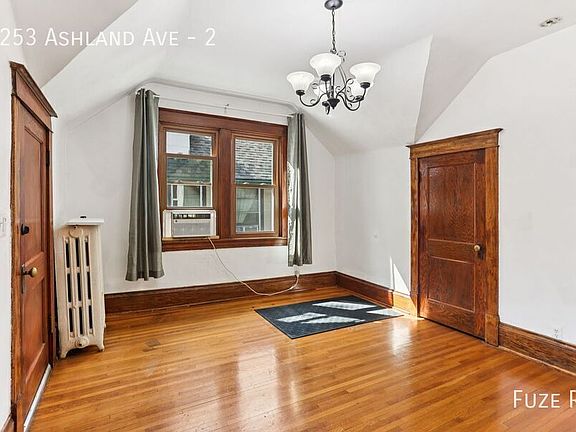 4th image of 1253 Ashland Ave Floor 2