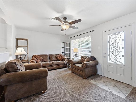 3rd image of 2749 Magnolia Ln