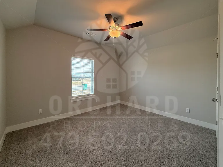 941 Madden St — Photo 16