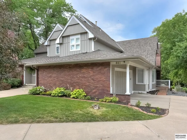 841 N 131st Plz, Omaha, NE 68154