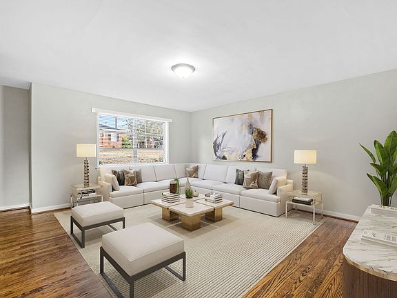 3rd image of 940 W Warren St APT 5