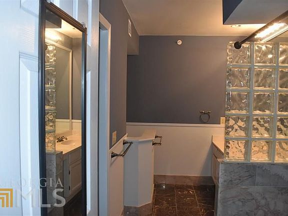2nd image of 1002 Donegal SE Unit 2
