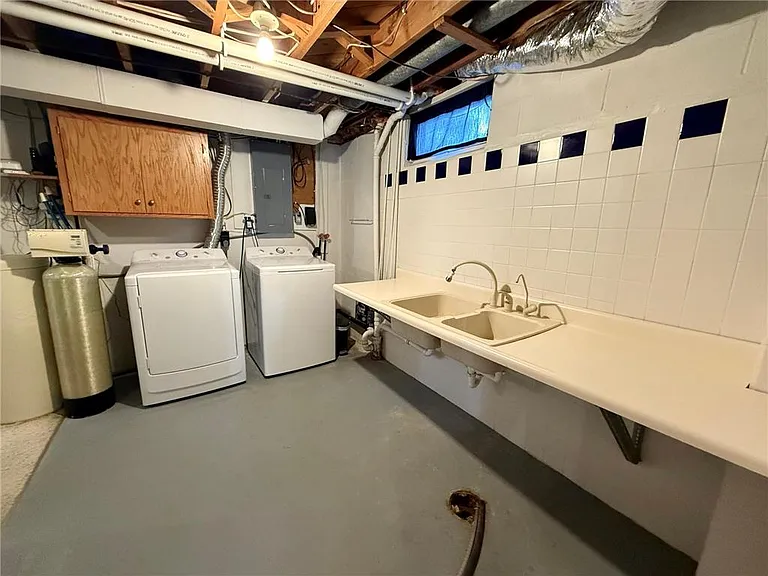 225 Sunrise Blvd — Photo 44