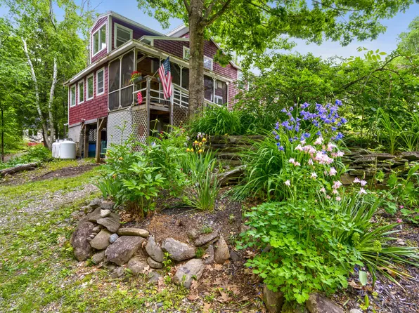 490 South Road, Holden, ME 04429