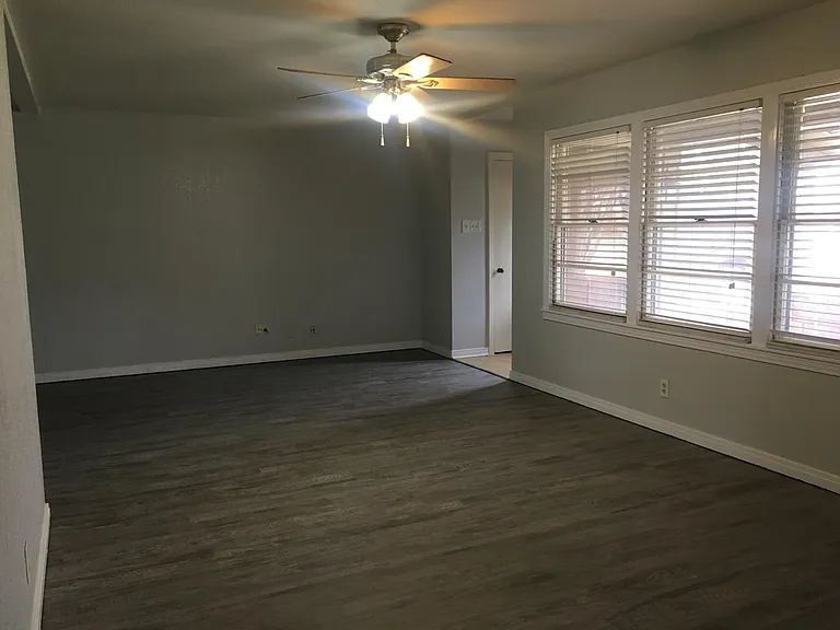 2317 College St — Photo 12