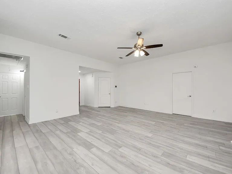 4922 E Laureldale Dr — Photo 11
