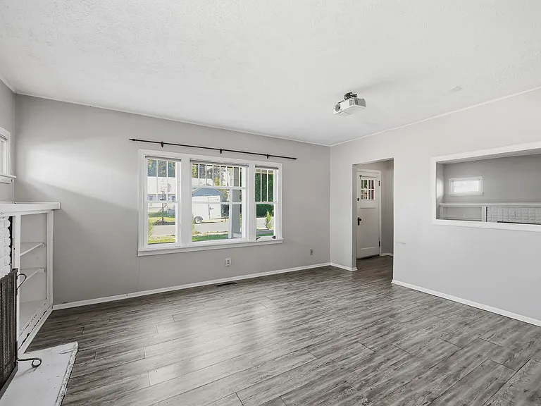 826 E 34th Ave — Photo 13