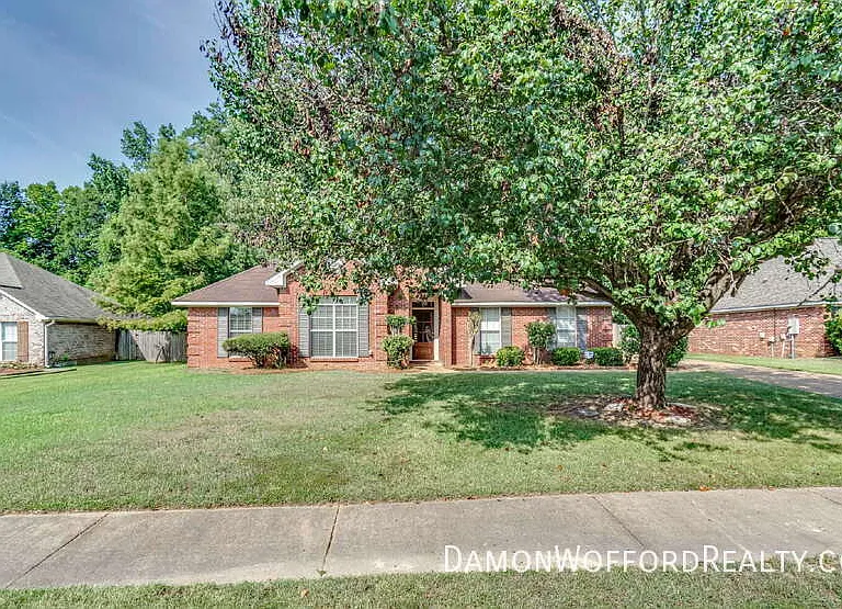 124 Raintree Rd — Photo 2