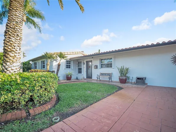 8530 NW 178th St, Hialeah, FL 33015