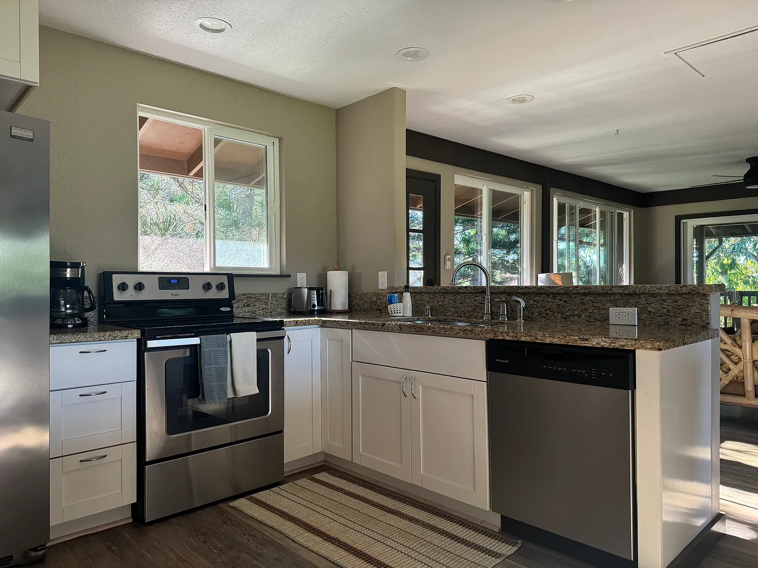 2 bed, 1.5 bath, 1406 sqft, $5,750 — Photo 3