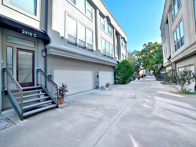 2410 Dorrington St #C — Photo 29