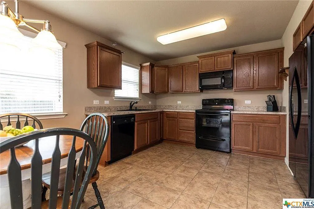 4 bed, 1418 sqft, $1,625 — Photo 4