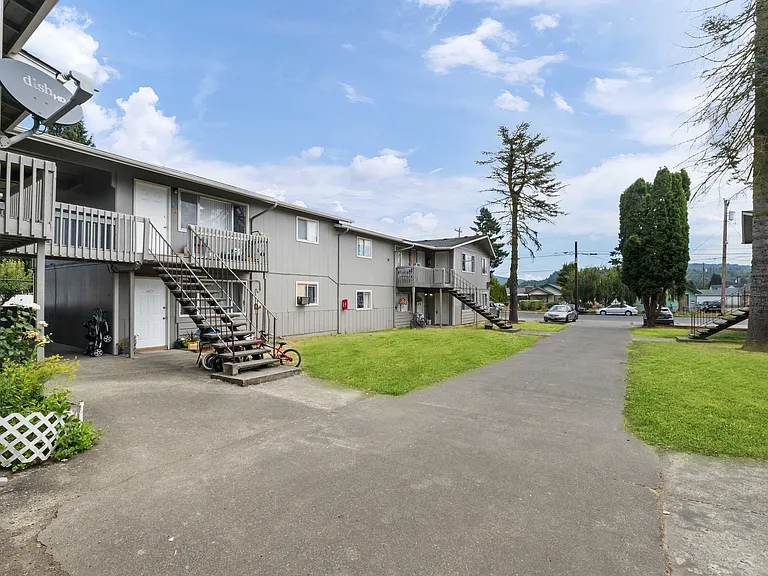 South Pacific Apartments — Photo 22