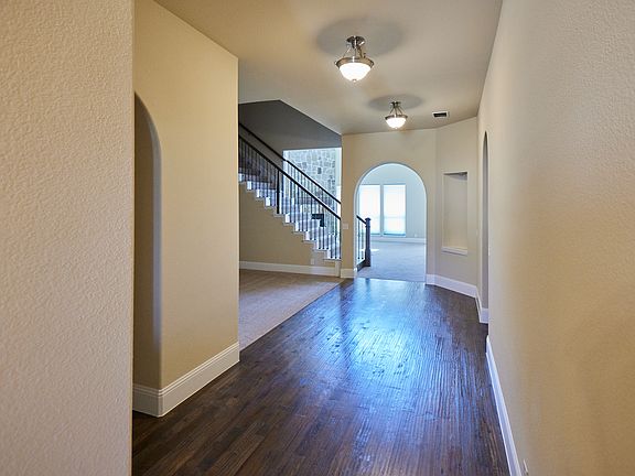 5th image of 1460 Waterton Dr