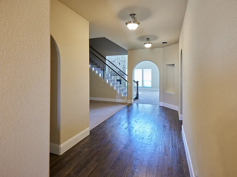 1460 Waterton Dr — Photo 5