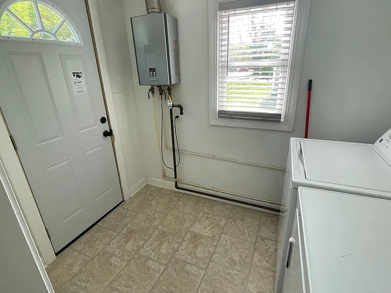 2698 Cass St — Photo 12