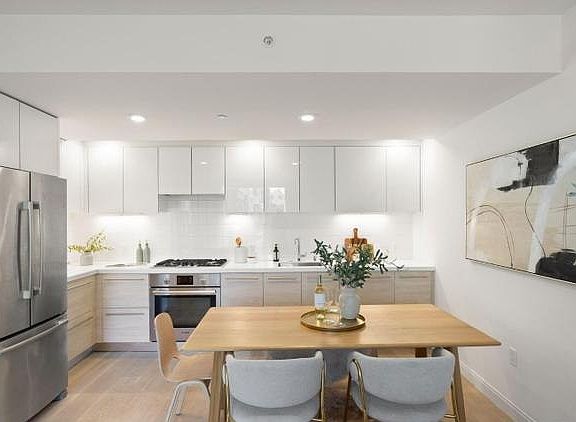 2nd image of 555 Fulton St #207