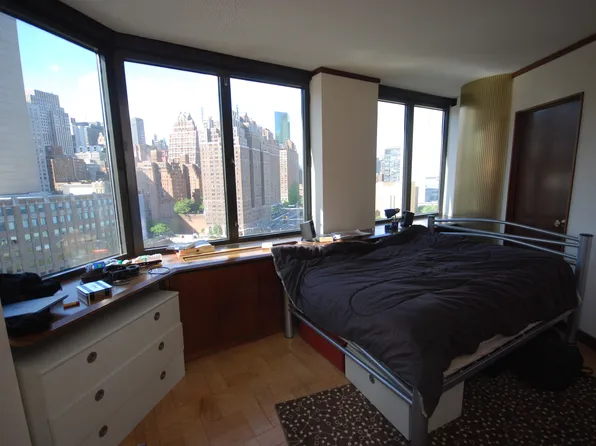 415 East 37th Street image 5 of 26