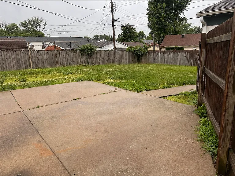 Larkspur Dr — Photo 11