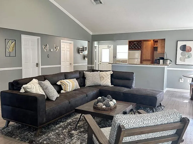 Fairway Square Apartments — Photo 16