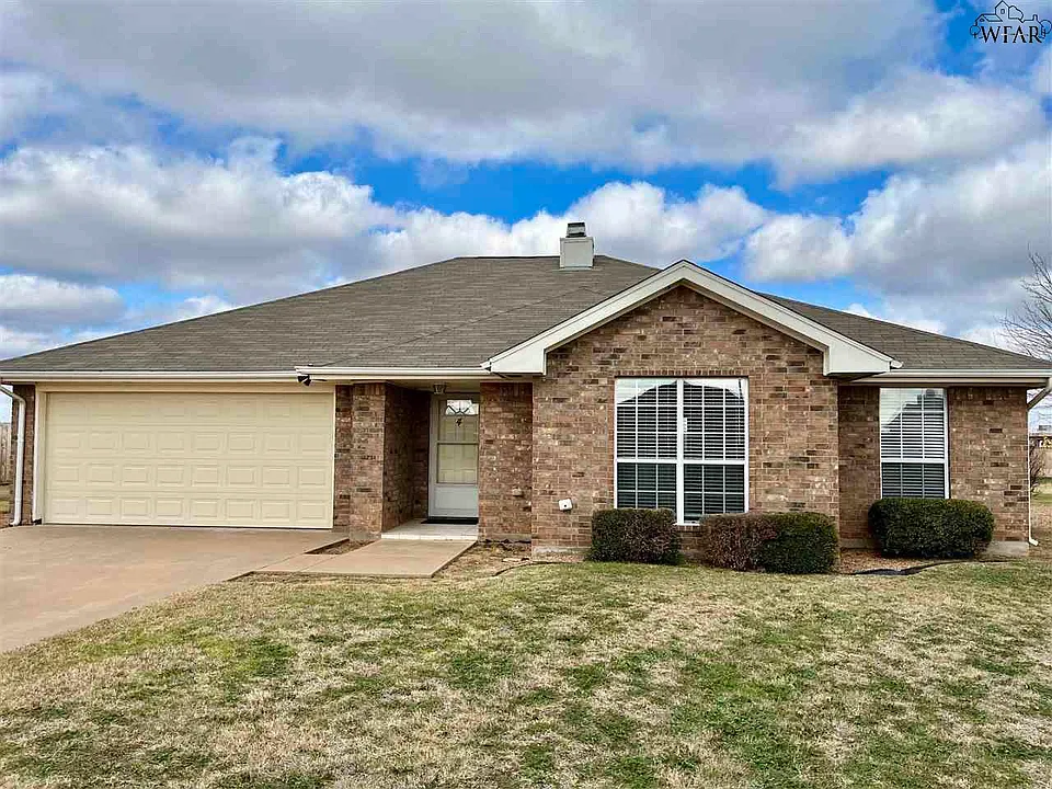 4 Delia Ct