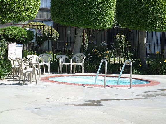 2nd image of 802 Coriander Dr Unit D