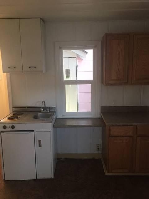 2nd image of 1031 Reno Ave #5